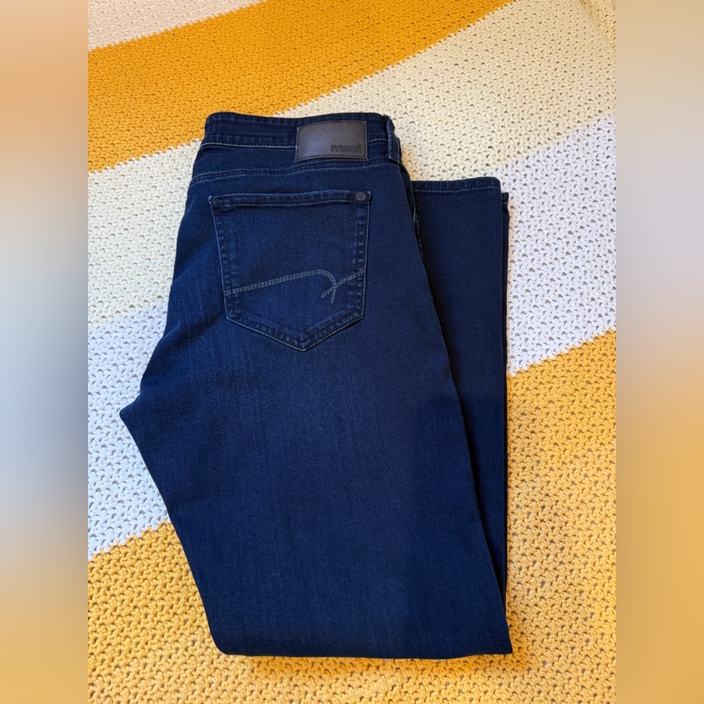 Mavi women’s dark blue denim size 33/30 in excellent used condition